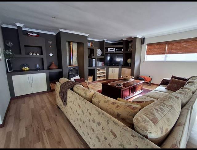 3 BEDROOM HOUSE FOR SALE IN HANNASBAAI